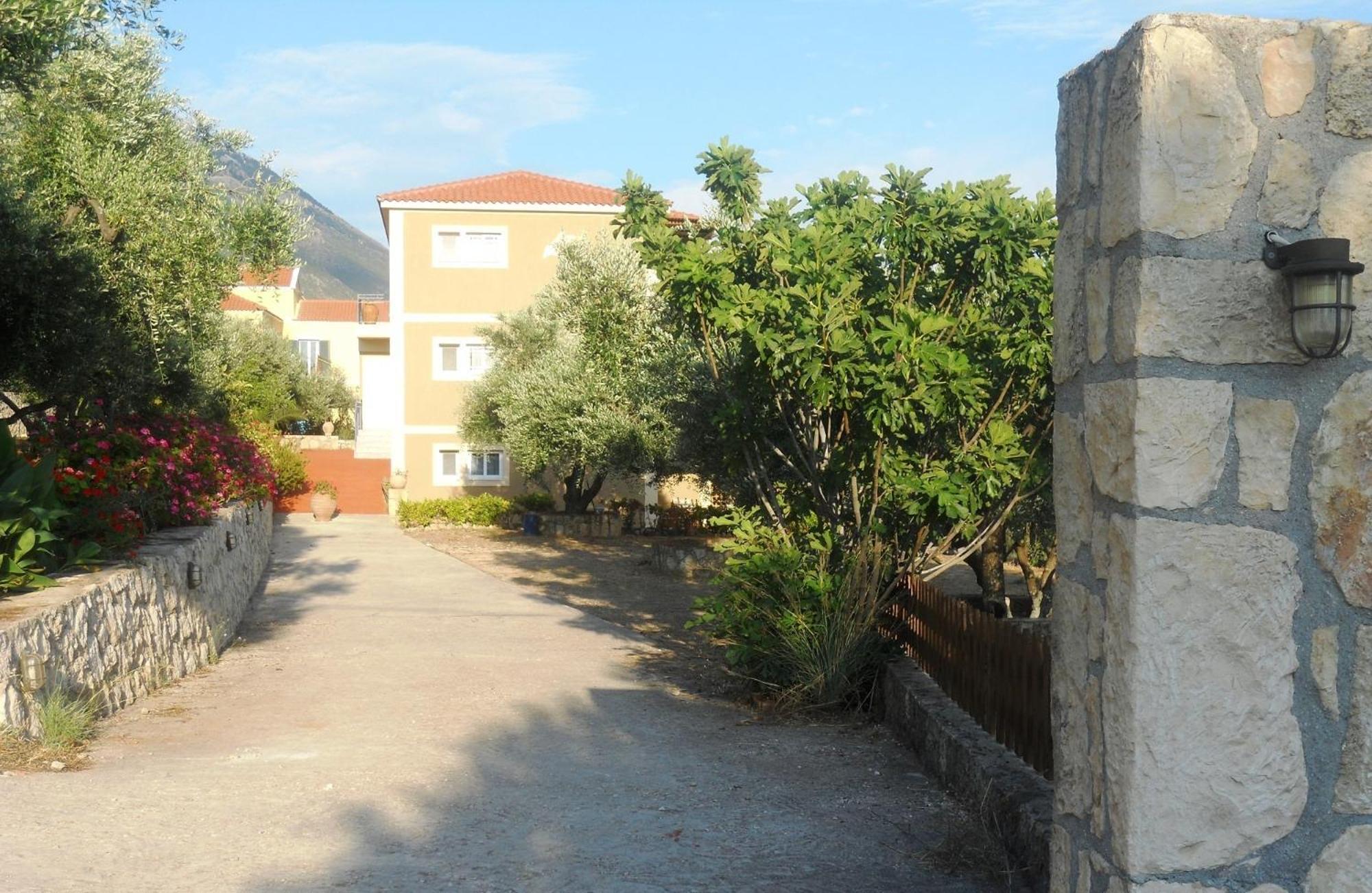 Delfinia Apartment Vlachata Exterior photo
